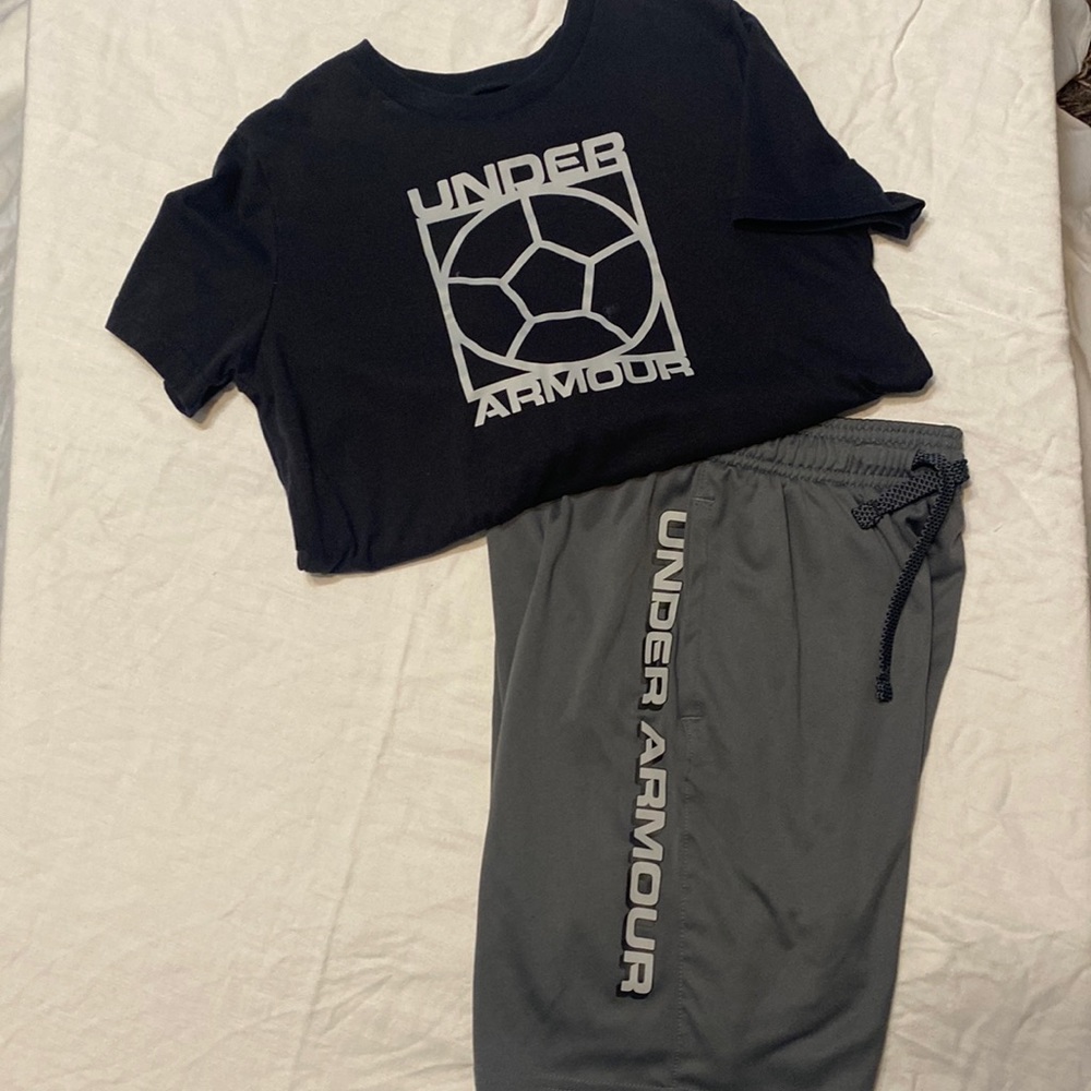 Under Armor boys set! YSM gently worn